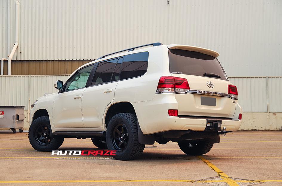 TOYOTA LANDCRUSIER SHOK MATTE BLACK